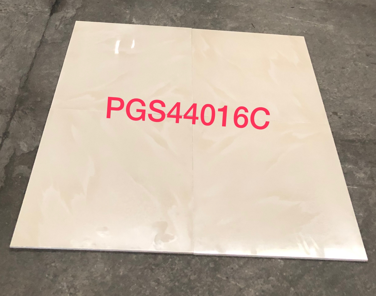 R 40/40’ un carton 